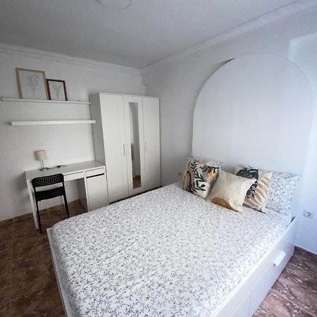 Апартаменты Apartamento Deborah Малага Экстерьер фото